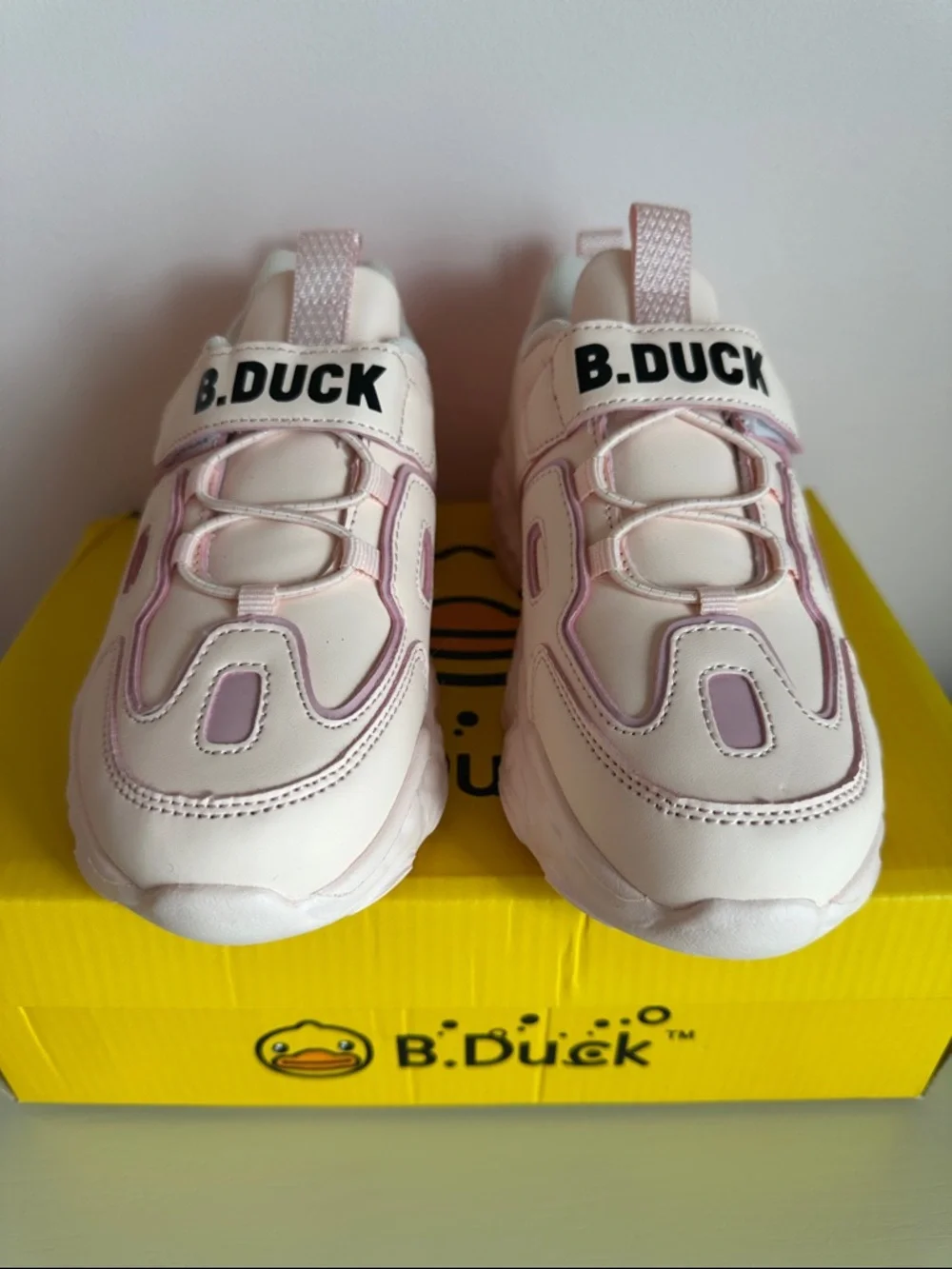 B Duck Kids Pink Athletic Sneakers Size 2.5 (EU 34)